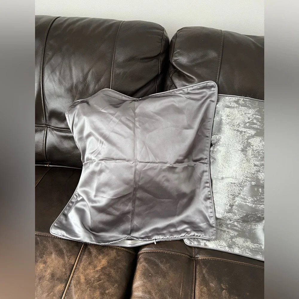 Set of 2. Luxurious 22X22 Jacquard Silver Rain pillow cover Set W.